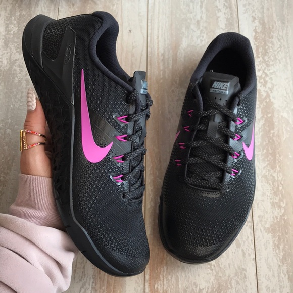 nike metcon 4 black and pink